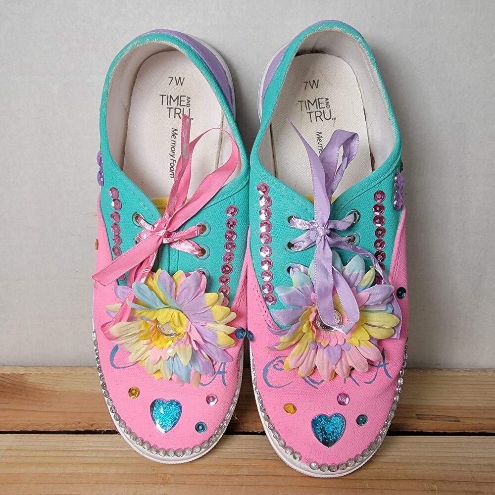 Time And Tru Customized Memory Foam Sneakers w/ Daisy & Jewels "Cora" - Size 7W